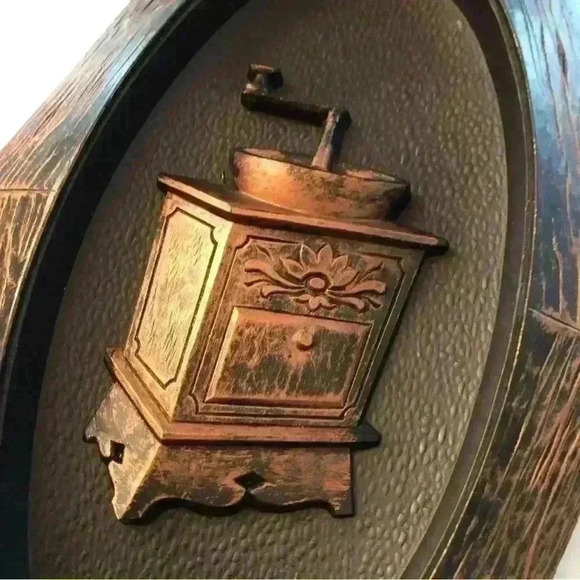 Set of 2  1974 Coppercraft Guild resin wall plaques with copper painted finish - Picture 6 of 9